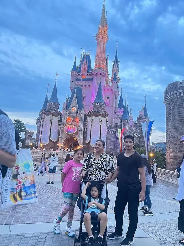 Audy Item dan Iko Uwais (Instagram/audyitem)