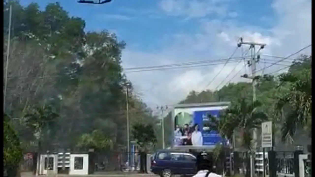 Polisi gunakan helikopter halau mahasiswa di Kendari.(Liputan6.com/Ahmad Akbar Fua)