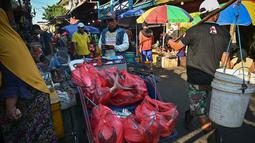 Kementerian Kelautan dan Perikanan (KKP) menegaskan penguatan sektor perikanan tangkap maupun budidaya merupakan langkah strategis untuk memenuhi kebutuhan protein masyarakat yang kian meningkat seiring pesatnya pertumbuhan jumlah penduduk. (Juni Kriswanto/AFP)