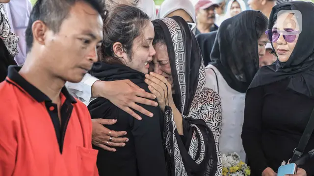 Suasana Haru Warnai Pemakaman Cecep Reza