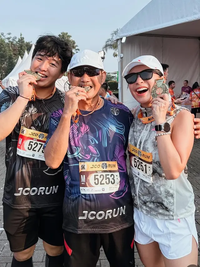 Chelsea Olivia dan sang Ayah Ikut Ajang Lari 5K dengan Gaya Sporty. [@chelseaoliviaa]