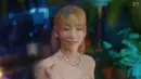 Dirilis di tengah musim panas, Taeyeon sengaja membuat lagu yang penuh keceriaan. Liriknya sendiri membahas tentang rasa bahagia ketika hari memasuki penghujung pekan, yang identik dengan libur. (YouTube SMTOWN)