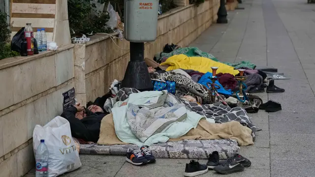 Hindari Serangan Udara Israel, Warga Lebanon Pilih Tidur di Ruang Terbuka