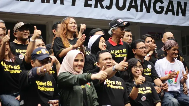 Ratusan alumni SMPN 4 Jakarta atau dikenal dengan sebutan Alumni Perwira Sepuluh (Alpers) angkatan 83 pun ikut mendukung Jokowi-Ma'ruf.
