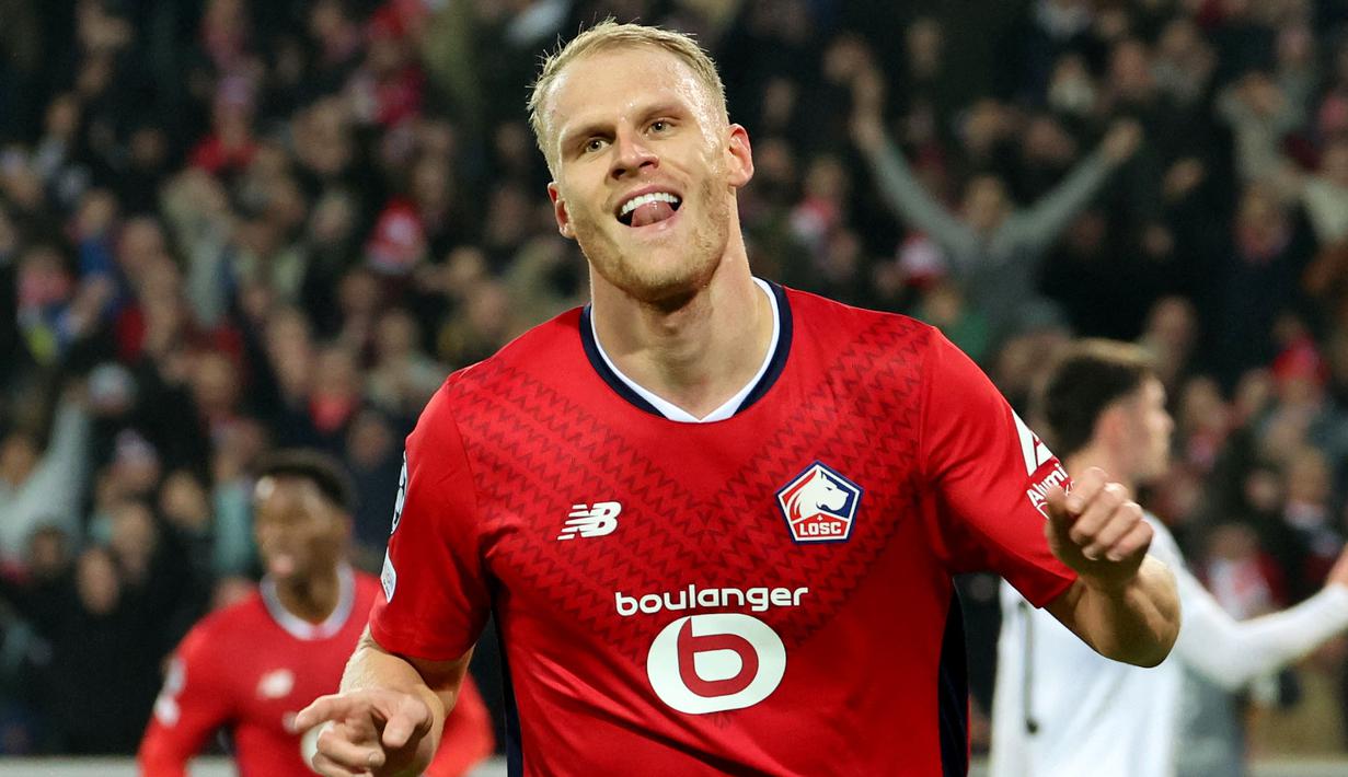 Pemain LOSC Lille, Mitchel Bakker melakukan selebrasi setelah mencetak gol ke gawang Sturm Graz pada laga Liga Champions yang berlangsung di Pierre-Mauroy Stadium, Villeneuve d'Ascq, Prancis, 11 Desember 2024. (AFP/Denis Charlet)