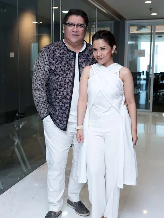 Menurutnya, hal itu tak lepas dari cara mengatur waktu antara kerja dan menjadi ibu rumah tangga bagi kedua anaknya. Terlebih, anak dan suaminya selalu memberikan support. (Deki Prayoga/Bintang.com)