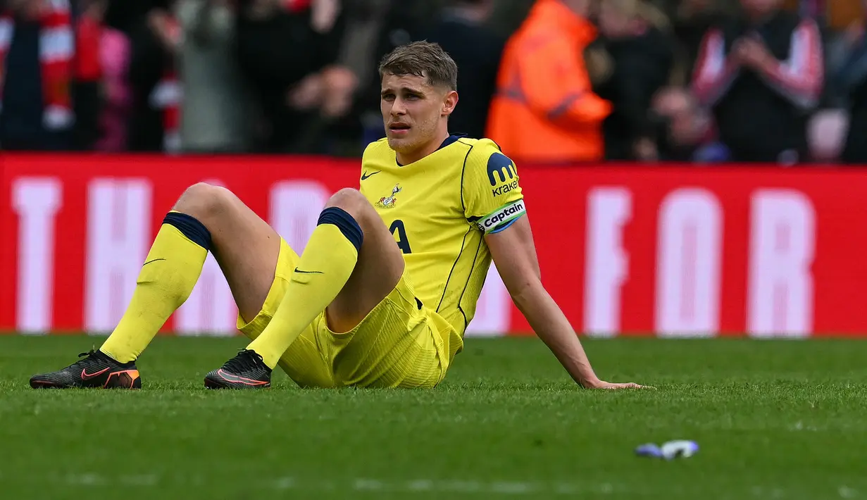 Tottenham harus menerima kekalahan 0-1 dari Sunderland setelah gol Nordi Mukiele pada menit ke-61 di Stadium of Light pada Minggu (12/4/2026) malam WIB. Hasil ini menjadi kekalahan ke-16 mereka musim ini di Premier League. (AFP/Andy Buchanan)