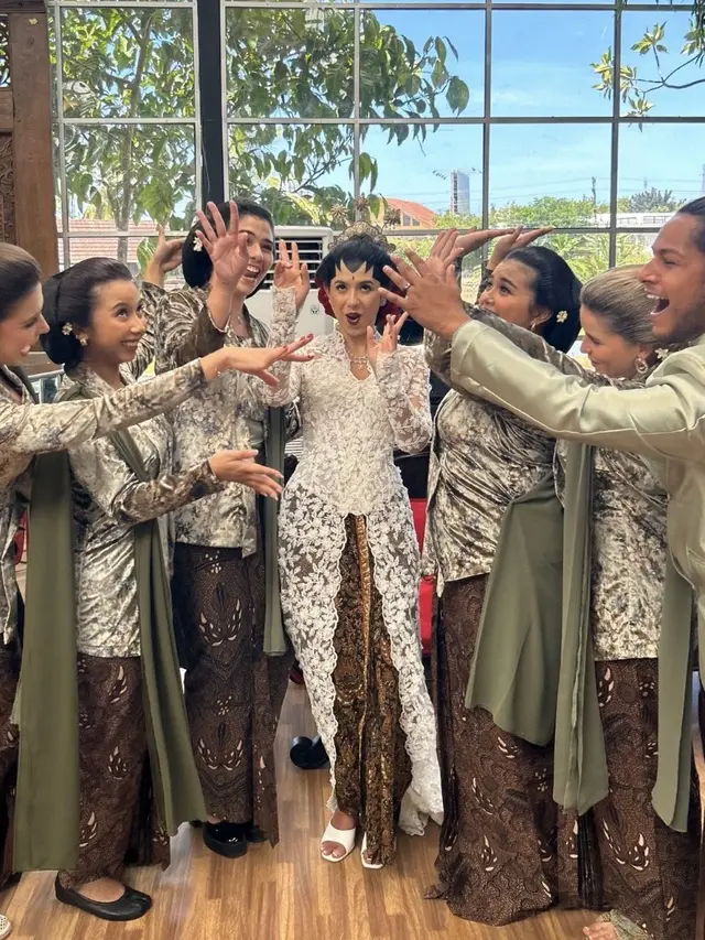 Nadine Kaiser Putri Susi Pudjiastuti Resmi Menikah di Pangandaran. [@elyssa_mysn]