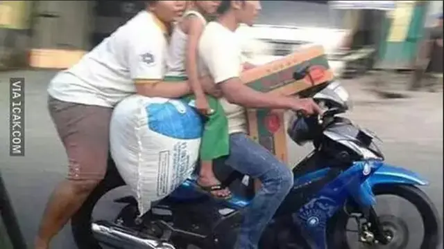 6 Potret Tempat Duduk Nyeleneh di Motor Ini Bikin Tepuk Jidat, Menyusahkan Diri