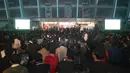 Suporter Garuda memadati tempat nonton bareng pertandingan Timnas Indonesia vs China di Kompleks Stadion Utama Gelora Bung Karno (SUGBK), Senayan, Jakarta, Selasa (15/10/2024) malam WIB. (Bola.com/Abdul Aziz)
