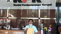 Mahasiswa  Unnes, Frans Josua Napitu, mengunjungi Kantor KPK di Jakarta untuk melaporkan dugaan korupsi yang dilakukan Rektor Unnes, Prof. Fathur Rohman, Jumat (13/11/2020). (Semarangpos.com-Istimewa)