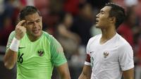Kiper Indonesia, Andritany Ardhiyasa, tampak kecewa usai dikalahkan Singapura pada laga Piala AFF di Stadion Nasional, Singapura, Jumat (9/11). Singapura menang 1-0 atas Indonesia. (Bola.com/M. Iqbal Ichsan)