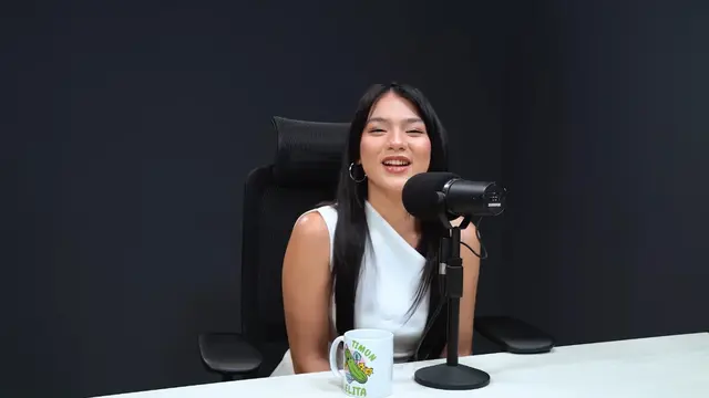 Davina Karamoy blak-blakan dirinya kembar 5. (credit: youtube.com/@radityadika)