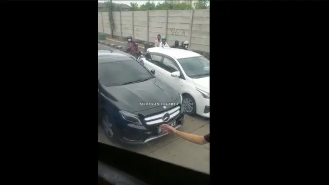 Viral penggerebekan pengemudi mobil mewah diduga terkait narkoba di Penjaringan, Jakut
