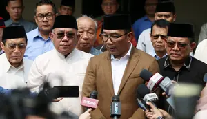 Calon gubernur Jakarta Ridwan Kamil (RK) di kawasan Condet, Jakarta Timur, Rabu (18/9/2024). (Liputan6.com/Winda Nelfira)