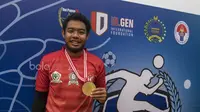 Mantan kiper Persija, Adixi Lenzivio, menjadi juara bersama Brigade Beringin pada turnamen Football For Peace yang digagas oleh Uni Papua di Stadion Soemantri Brodjonegoro, Jakarta, Minggu (21/5/2016). (Bola.com/Vitalis Yogi Trisna)