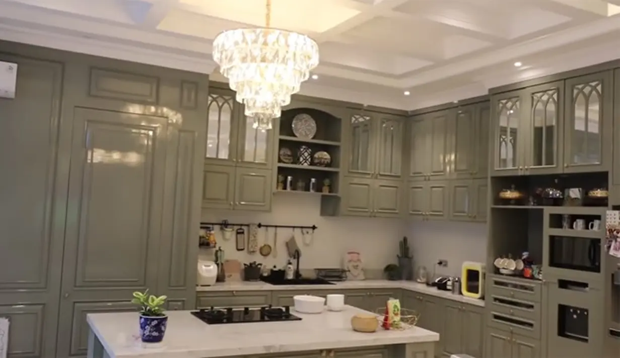 Rumah Arie Untung dan Fenita Arie (Youtube/Keluarga ITIKK)