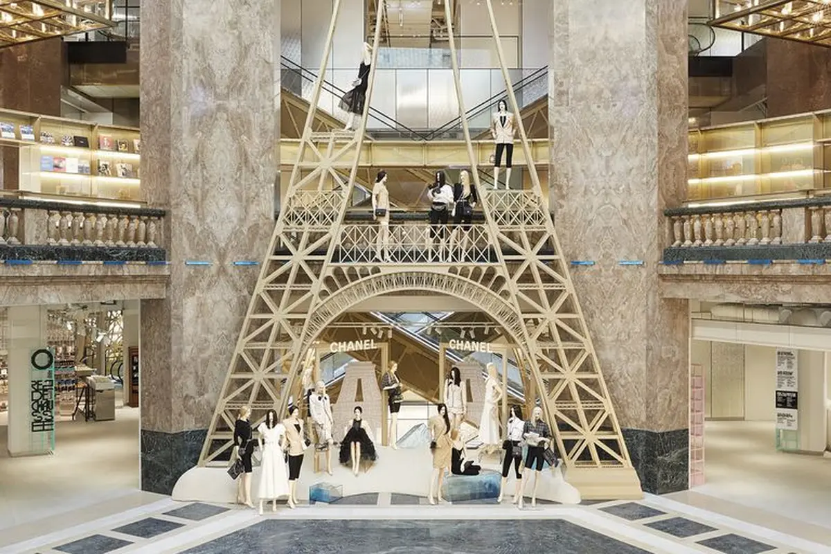 Kemegahan Menara Eiffel di Toko Baru Chanel