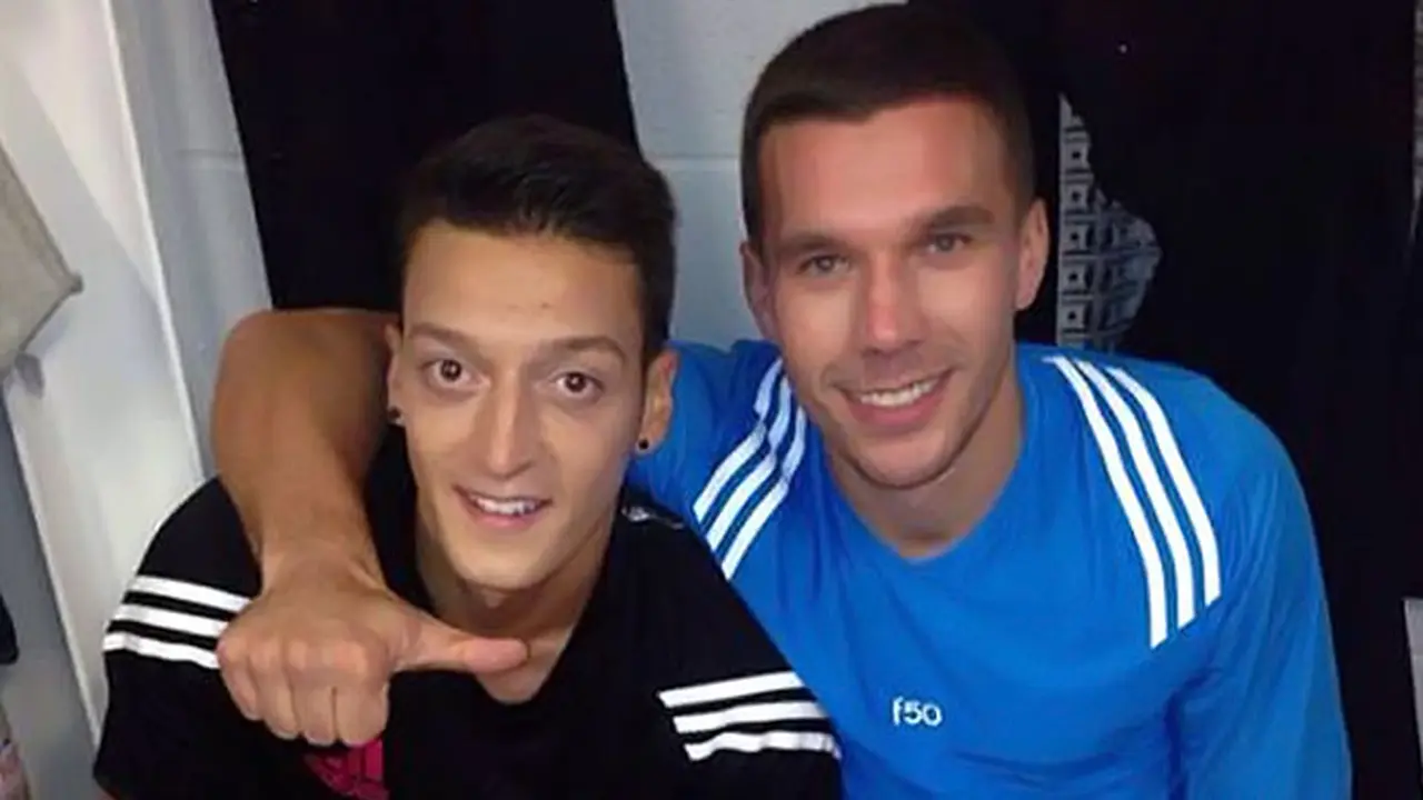 ozil-podolski-140221b.jpg