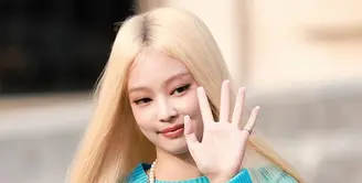 Jennie BLACKPINK bikin kaget dengan penampilan terbarunya saat hadiri Paris Fashion Week 2024 [@yg_stars.90]