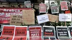 Pengunjuk rasa menggelar aksi solidaritas di depan Kedubes Arab Saudi, Jakarta, Selasa (20/3). Sejumlah organisasi masyarakat dan LSM menggelar aksi protes terkait eksekusi mati Tenaga Kerja Indonesia (TKI) Zaini Misrin. (Merdeka.com/Iqbal S. Nugroho)
