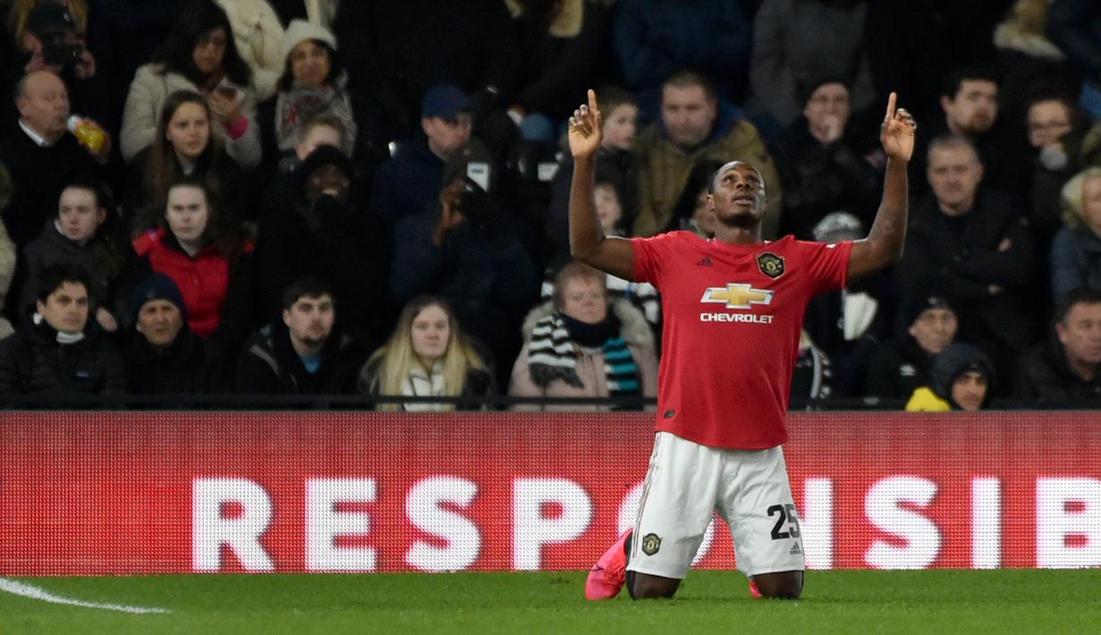 Pemain Manchester United Odion Ighalo melakukan selebrasi usai mencetak gol ke gawang Derby County pada pertandingan putaran kelima Piala FA di Pride Park, Derby, Inggris, Kamis (5/3/2020). Manchester United menang dengan skor 3-0. (AP Photo/Rui Vieira)