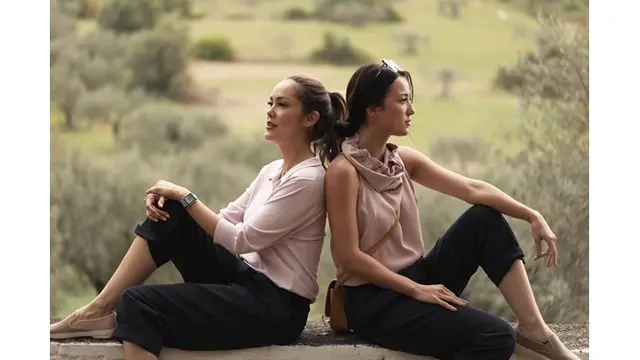 7 Momen Akrab Cathy Sharon dan Julie Estelle, Sibling Goals Banget