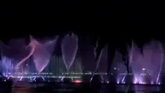 Bentrok antarkelompok warga kembali terjadi di Ambon, hingga sebuah wahana wisata air mancur menari di Purwakarta.