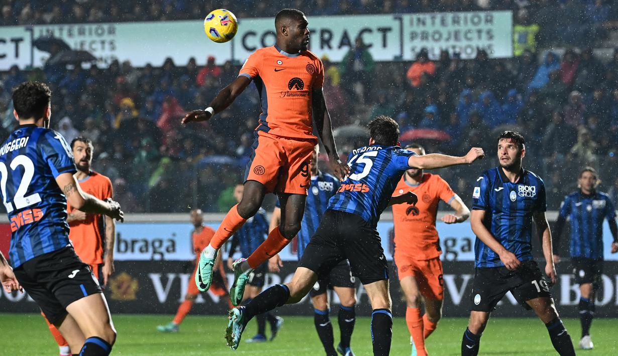 Bertamu ke markas Atalanta, Nerazzurri berhasil menang dengan skor 2-1. (Isabella BONOTTO / AFP)