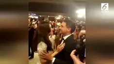 Di akhir dansa, Hamish mencium mesra Raisa.