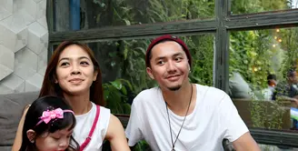 Program tahun ini, pasangan Ananda Omes dan Dian Ayu ingin menambah momongan. (Andy Masela/Bintang.com)