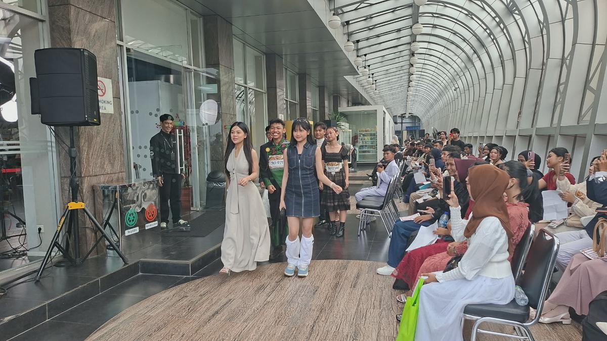 Melly Lee dan Tasya DA7 Cairkan Suasana Audisi DA8 di Jakarta, Ajak Peserta Catwalk
