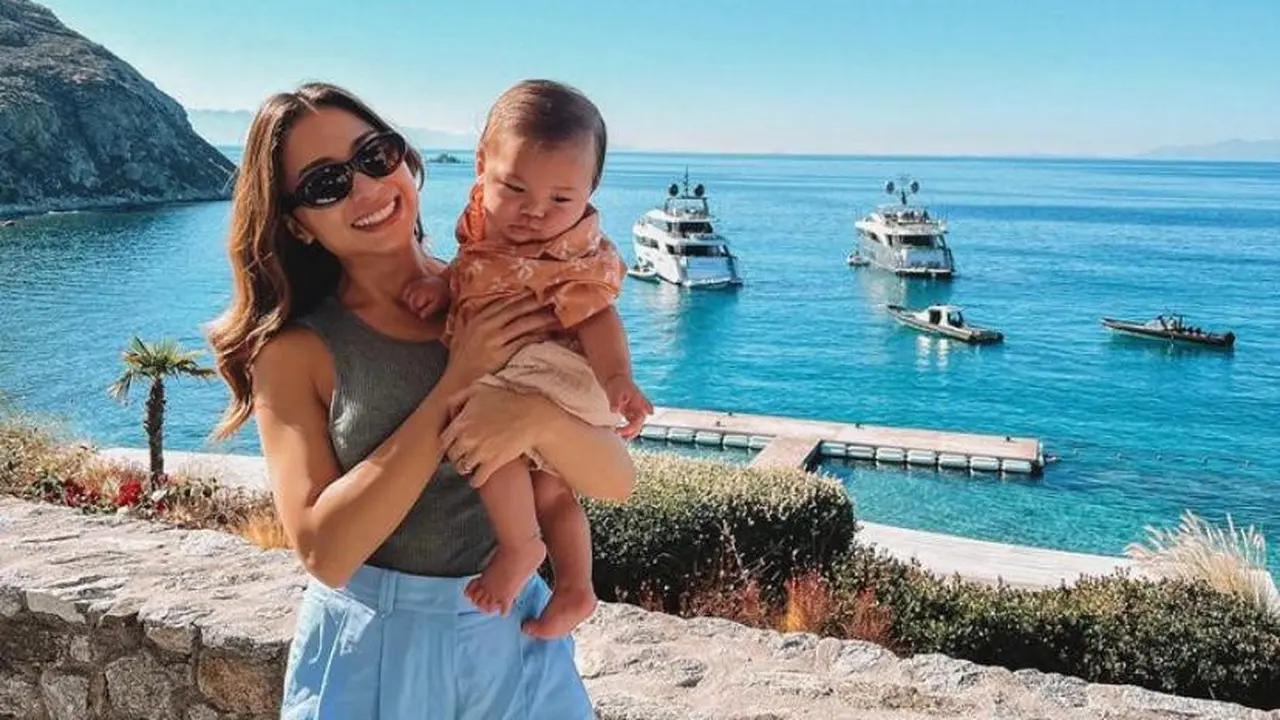 8 Potret Gaya Stylish Nikita Willy saat Momong Anak yang Kini Sudah Berusia 9 Bulan
