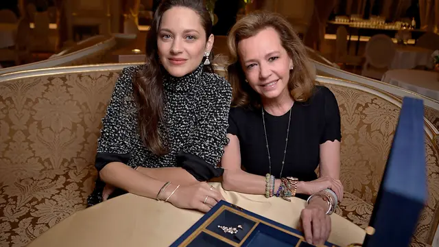 Marion Cotillard dan Caroline Scheufele