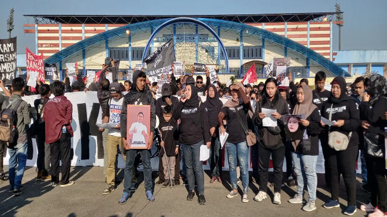 1 Tahun Tragedi Kanjuruhan : Keluarga Korban Menuntut Keadilan