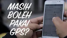 Pengemudi yang mengoperasikan fitur global positioning system (GPS) di telepon pintarnya saat berkendara, bisa didenda sebesar Rp 750 ribu dan juga pidana kurungan selama tiga bulan penjara.
