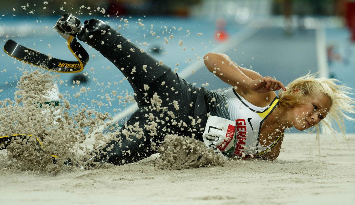 Vanessa Low atlet asal Jerman saat berlaga pada cabang loncat jauh di Olympic Stadium  pada ajang Paralympic Games 2016, Rio de Janeiro, Brasil, (10/9/2016). (AFP/OIS/IOC/Al Tielemans for OIS/IOC)