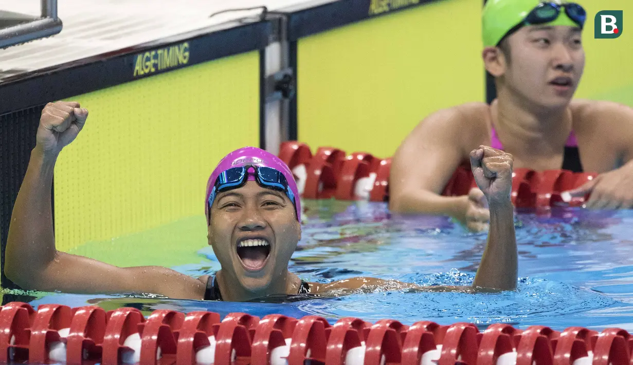 Syuci Indriani perenang Indonesia berhasil meraih medali emas di nomor 100 meter gaya dada klasifikasi SB14 pada Asian Para Games 2018, Gelora Bung Karno Jakarta, Senin (8/10/2018). (Bola.com/Peksi Cahyo)