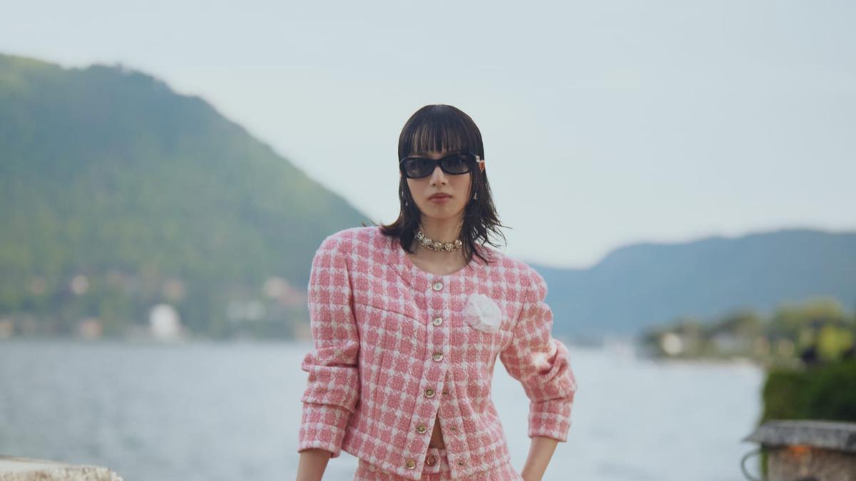 Kisah di Balik Material Tweed, Bahan Ikonik Ciri Khas Chanel