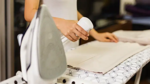 3 Kesalahan Umum yang Sebaiknya Dihindari Saat Menyetrika Pakaian
