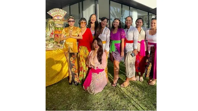 7 Momen Shanty Paredes Jalani Upacara Melaspas untuk Rumah Barunya di Bali