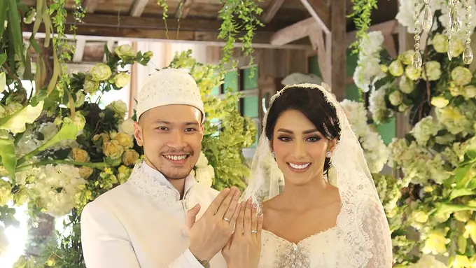 Tyas Mirasih dan Raiden Soedjono