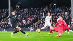 The Citizens mencetak gol melalui Erling Haaland, Tijjani Reijnders, sepasang gol Phil Foden, ditambah gol bunuh diri Sander Berge. (Bradley Collyer/PA via AP)