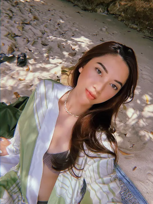 Belum lama ini, nama Dindra Nashriyah sendiri mulai dikait-kaitkan dengan putusnya Al Ghazali dan Alyssa Daguise. (FOTO: instagram.com/dindranashriyah)