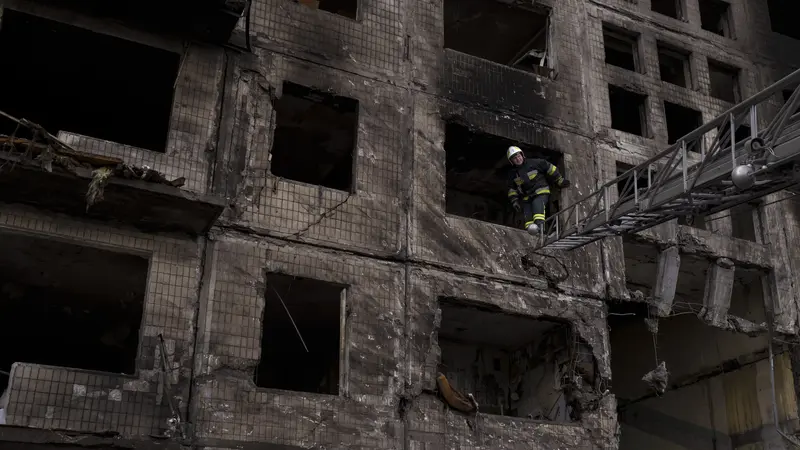 Potret Perjuangan Pemadam Kebakaran Ukraina