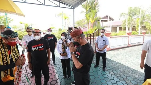 Potret Wali Kota Khairul Dampingi Kunker Perdana Mendikbudristek