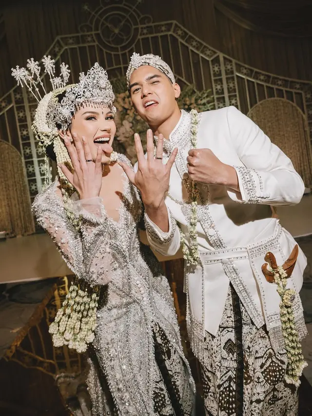 Pakai Kalung Berlian Langka, Gaya Mewah Alyssa Daguise Saat Menikah dengan Al Ghazali