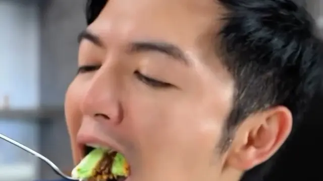 Nicky Tirta Bagikan Resep Klepon Cake yang Estetik. (instagram/nickytirta)