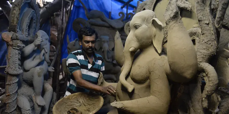 Mengintip Pembuatan Patung Ganesha Jelang Festival Hindu di India