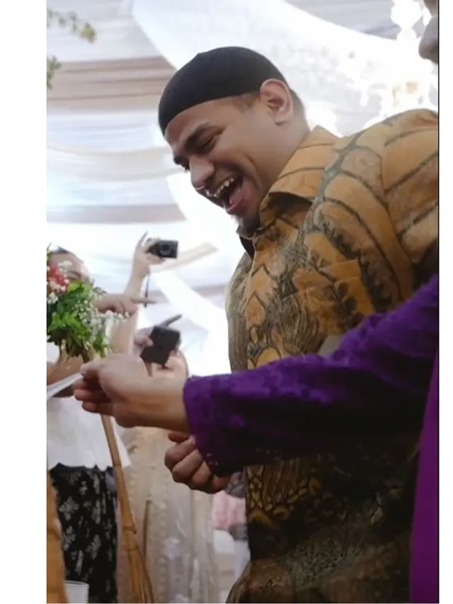 7 Potret Fadil Jaidi di Rangkaian Pernikahan Clarissa Putri, Setia Mendampingi